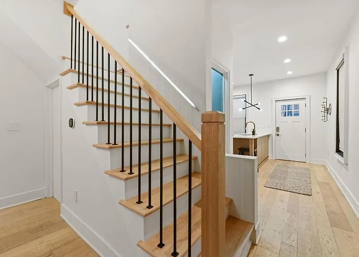 Modern Manor Gv